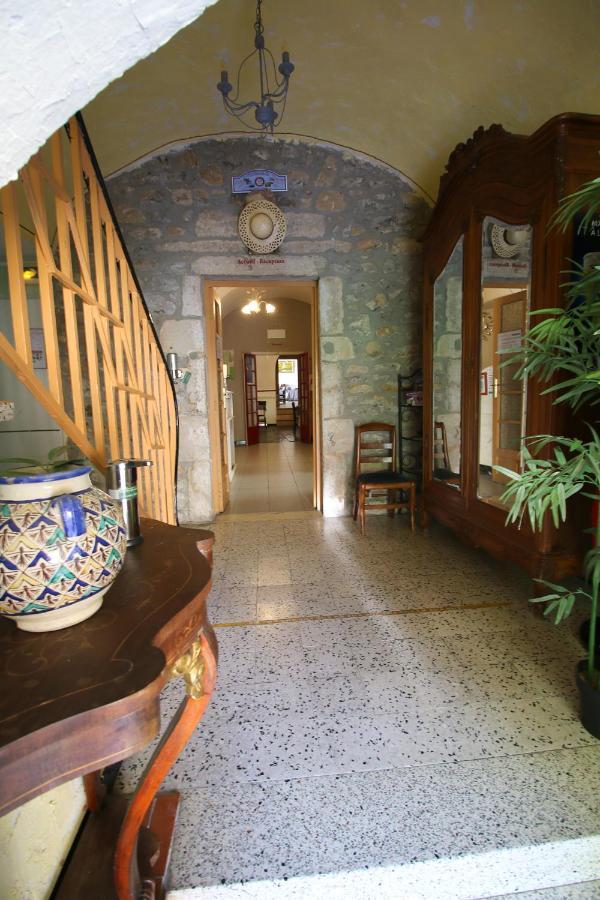 Auberge De La Couronne Lablachère 외부 사진