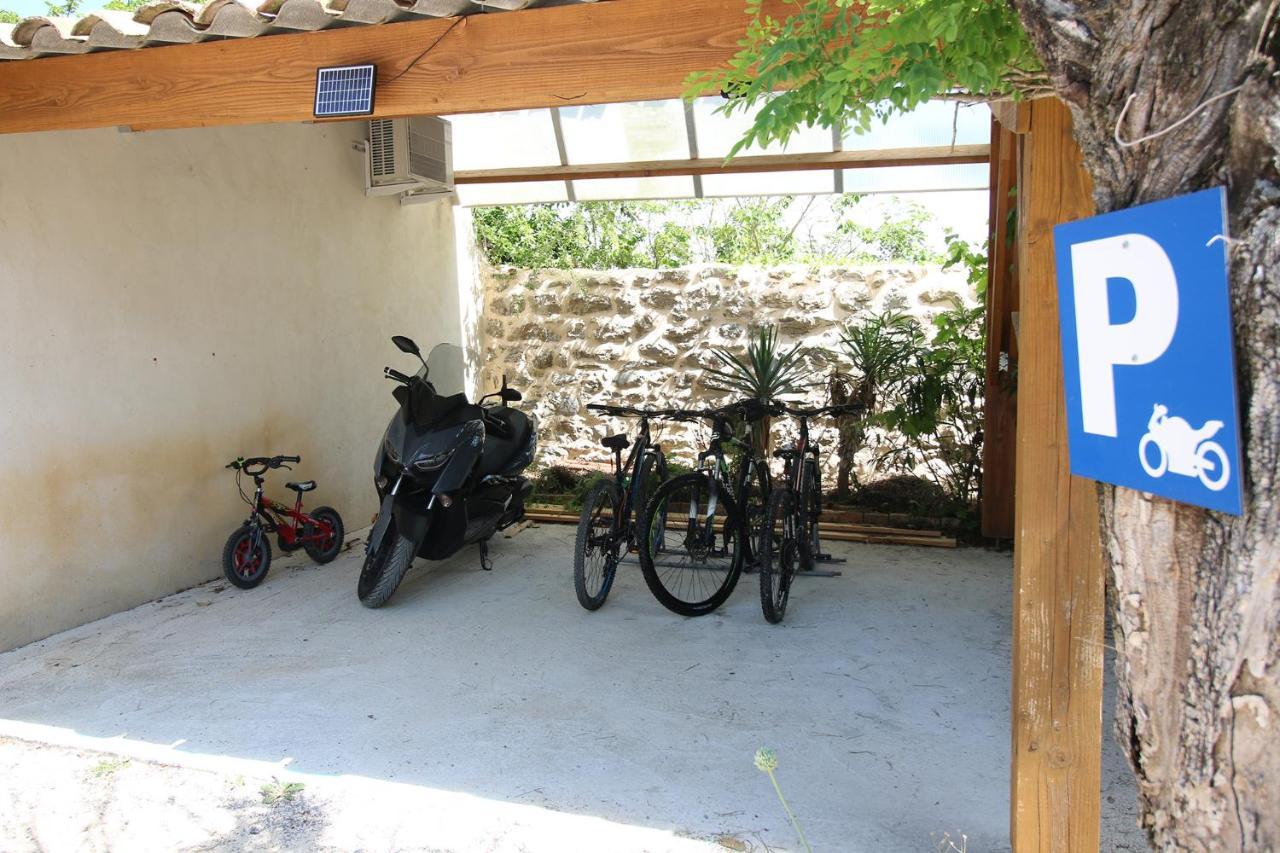 Auberge De La Couronne Lablachère 외부 사진