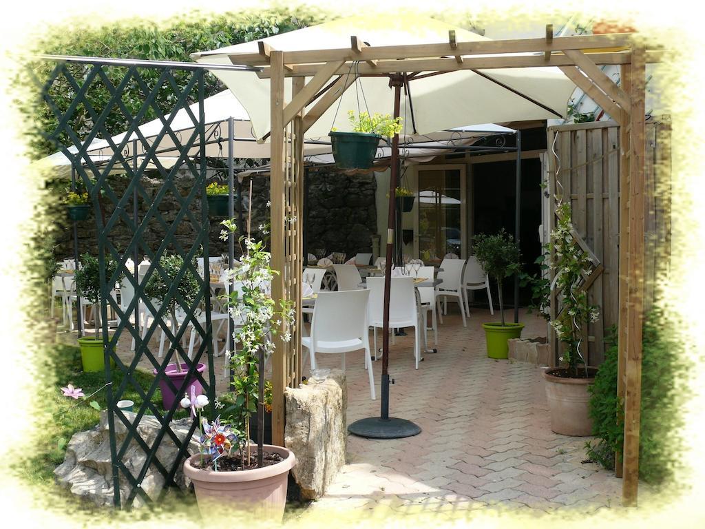 Auberge De La Couronne Lablachère 외부 사진